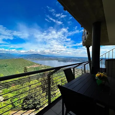 아파트 Terrazzadolcevista - Panoramico Sui Tre Laghi